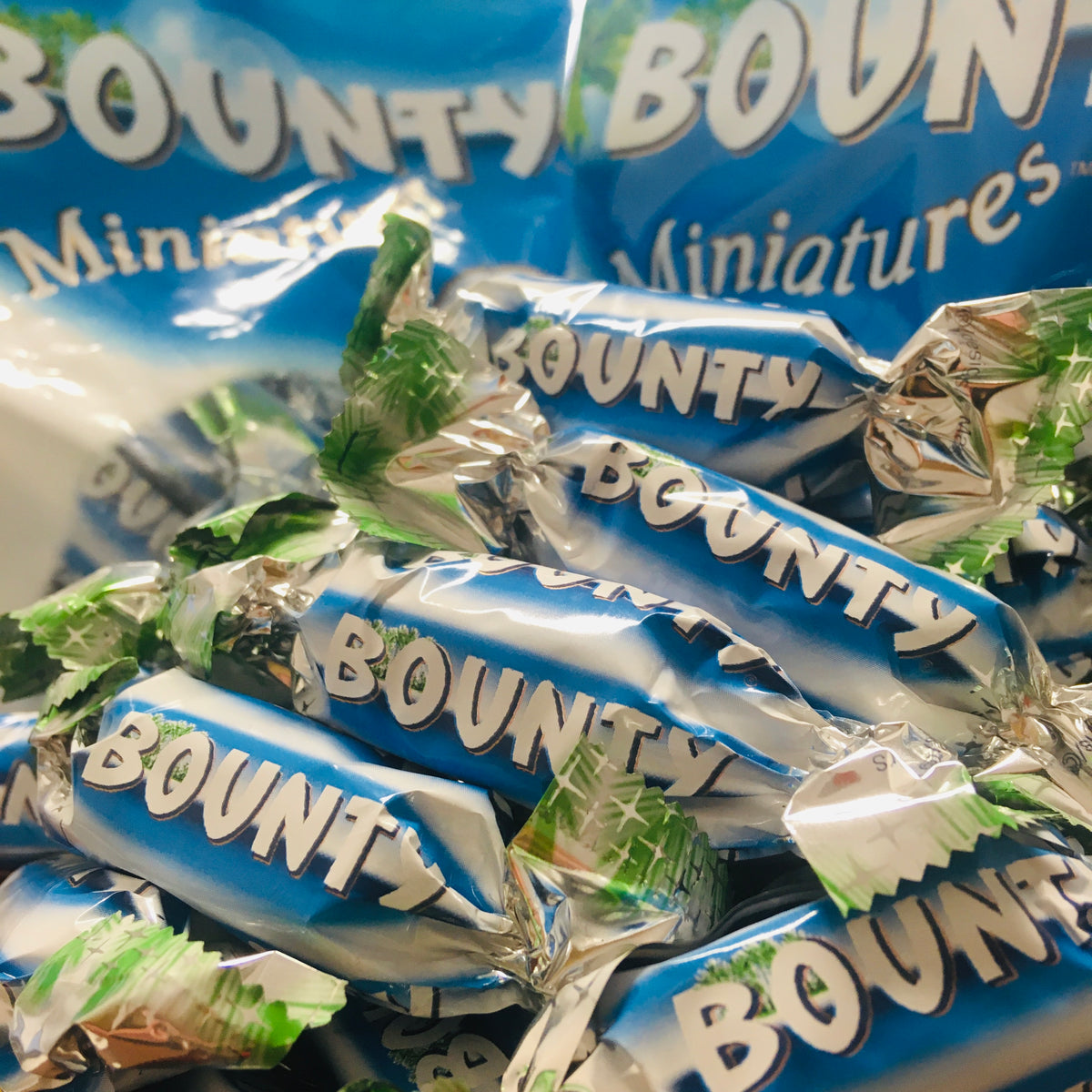 SAVE BIG on 1/2 Kilo of Bounty Miniatures (4 Bags of 150g) Bounty